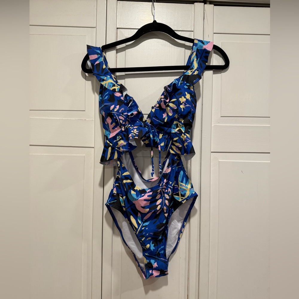 One piece swimsuit size medium NWOT